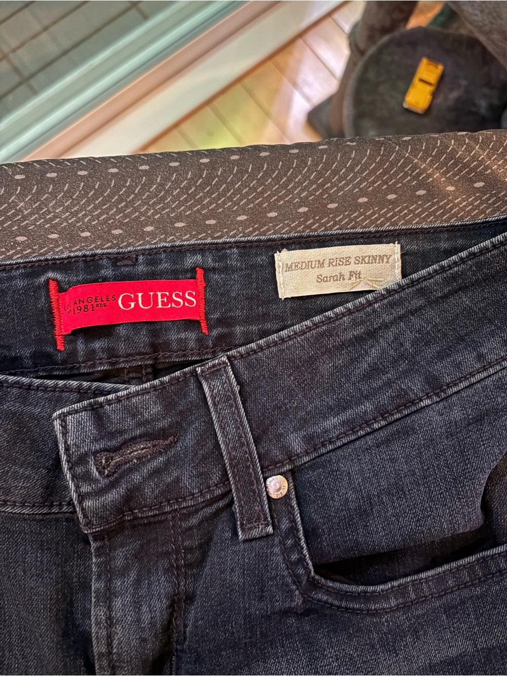 GUESS Medium Rise Skinny Jeans in Washed Black